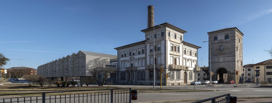 Immagine che contiene aria aperta, cielo, edificio, strada

Descrizione generata automaticamente