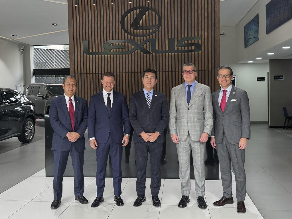 <strong>Embajador de Japón en México elige a Lexus como vehículo oficial</strong> 0