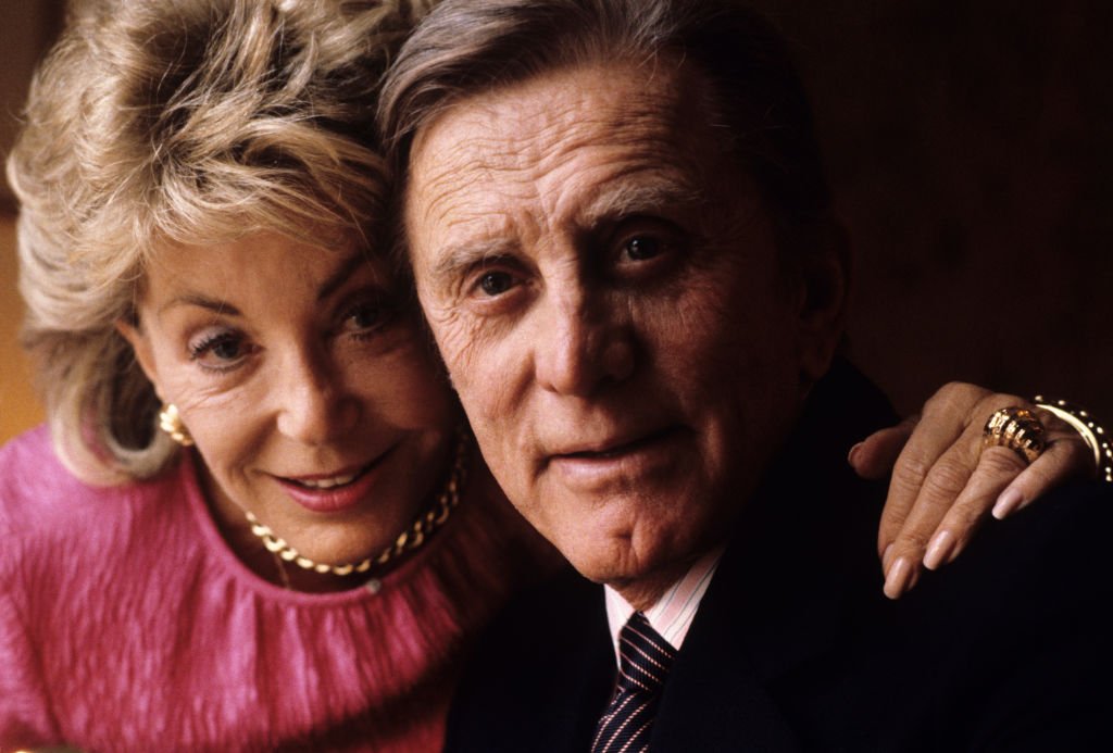 Anne Buyden und Kirk Douglas in Paris 1980. | Quelle: Getty Images