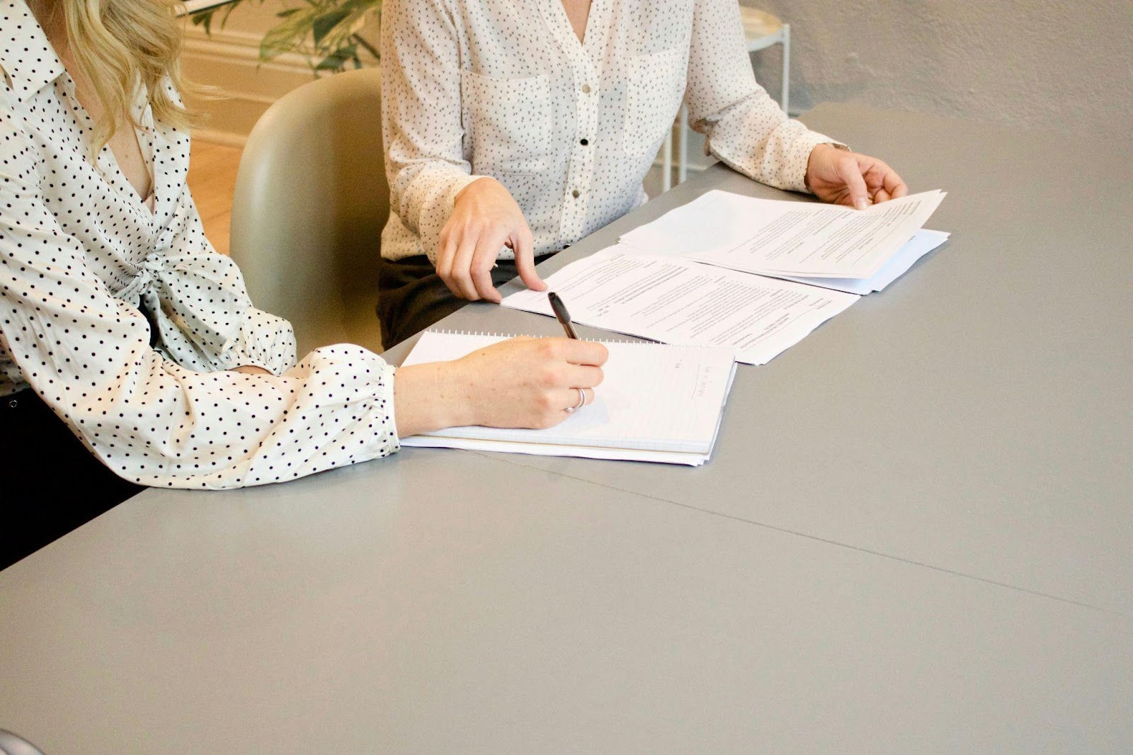 https://unsplash.com/photos/woman-signing-on-white-printer-paper-beside-woman-about-to-touch-the-documents-HJckKnwCXxQ