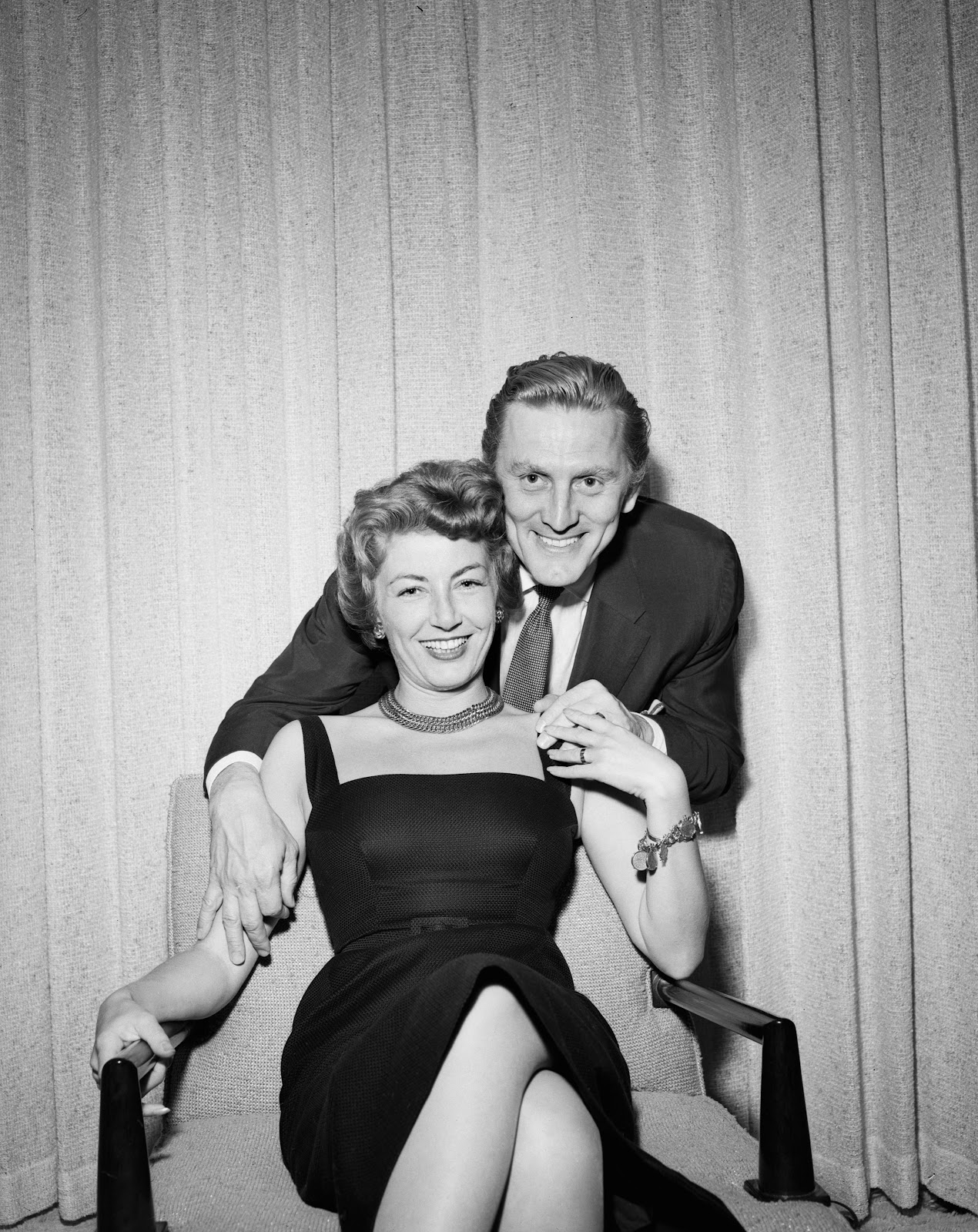 Kirk Douglas y Anne Buydens en Las Vegas 1954. | Foto: Getty Images