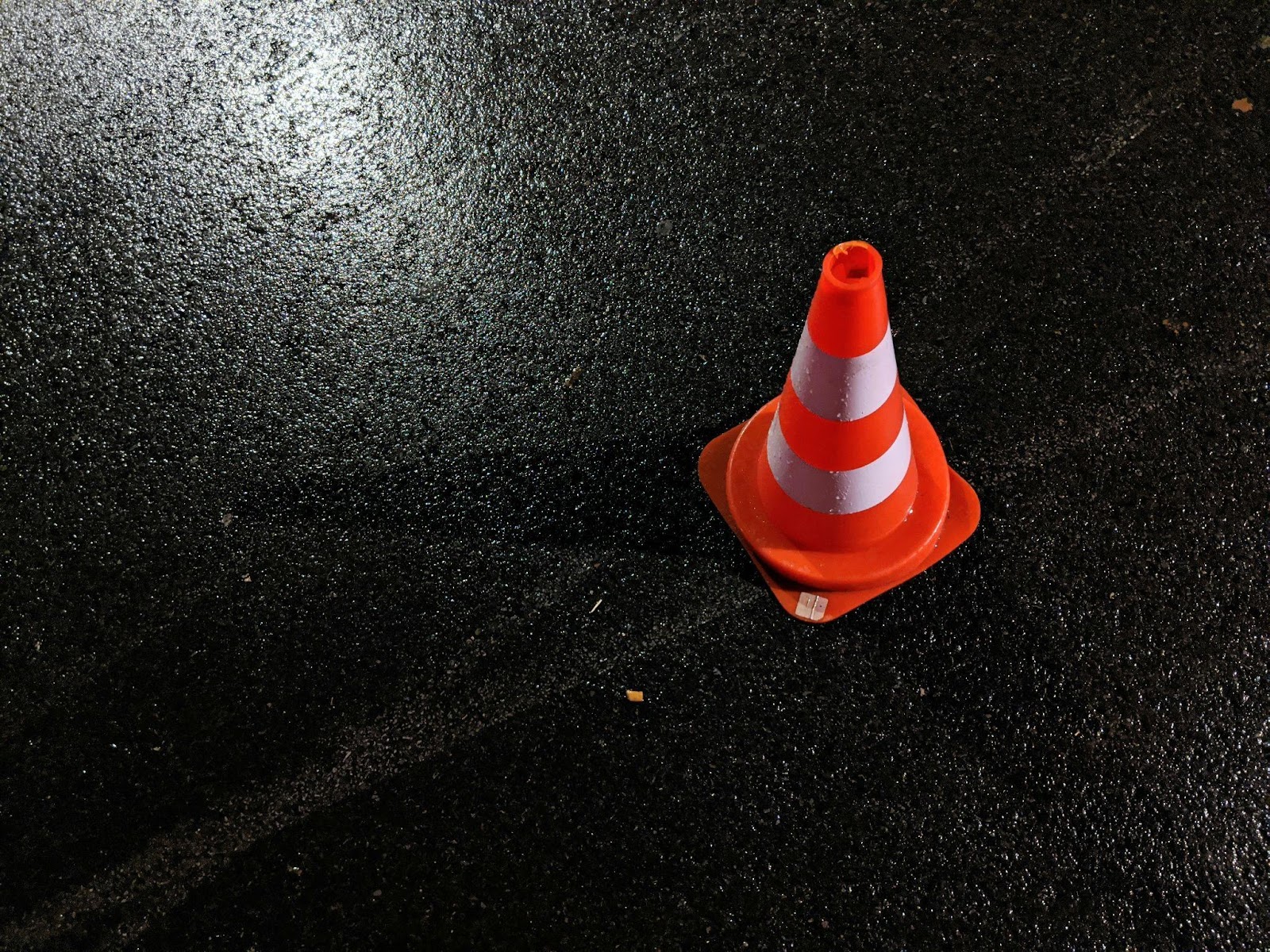 https://unsplash.com/photos/orange-and-white-traffic-cone-p3Ip8U0eNNM