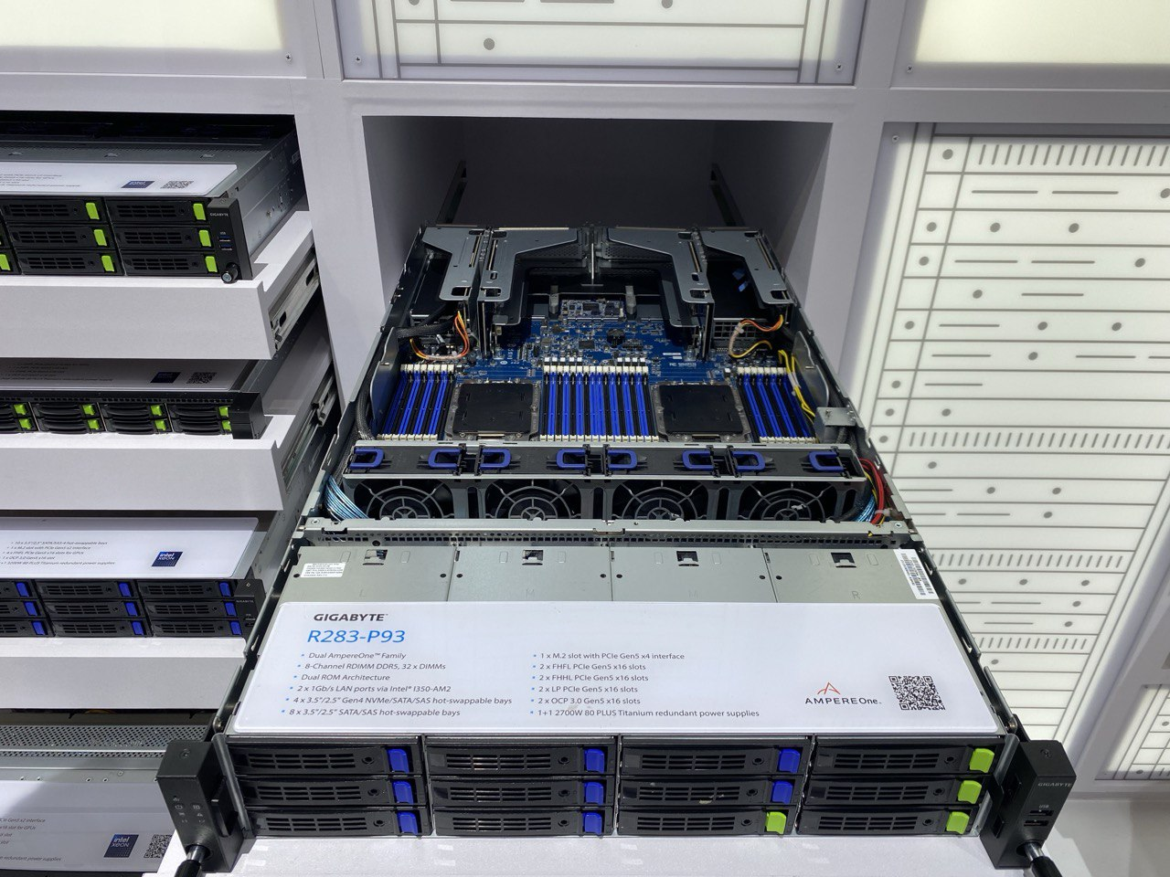 Rack Server R283-P93 на базе AmpereOne.