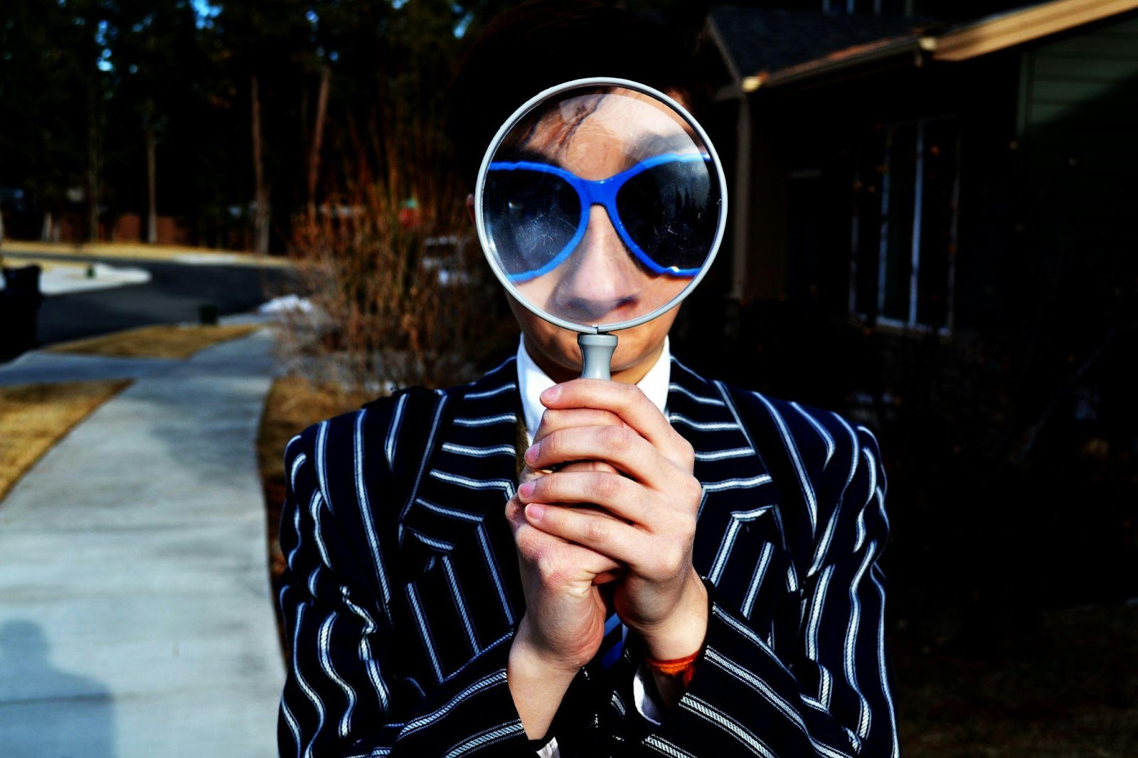 https://unsplash.com/photos/person-using-magnifying-glass-enlarging-the-appearance-of-his-nose-and-sunglasses-uAFjFsMS3YY