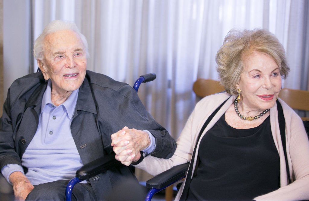 Kirk Douglas et Anne Buydens à Los Angeles 2017. | Source : Getty Images